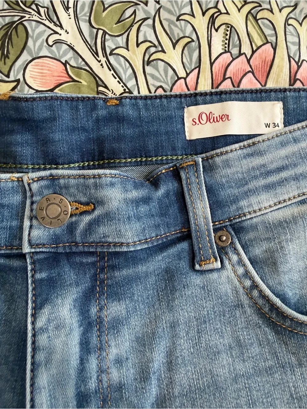 s.Oliver Classic Men's Denim Shorts - Light Blue Size 34. NWOT.